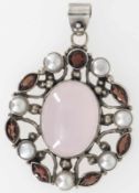 Großer Anhänger aus 925er Silber, mit Perlen, Rosenquarz und Granat besetzt. Länge ca. 5,5 cm,