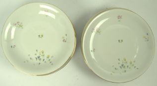 KPM Krister Porzellan, "Streublumen", bestehend 6 Speise und 6 Suppenteller, mit Goldrand, dieser