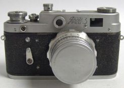 sowjetische Vintage Messsucherkamera Typ REF 3, rückseitig Nr. 2150319 mit Objektiv Industra 26M,