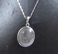 Kette mit Labradorit-Anhänger, gepunzt mit 925er Silber. Länge ca. 44 cm. Gesammtgewicht ca. 14,4.