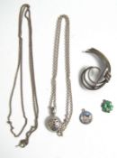 Lot Silberschmuck, dabei Ketten, Anhänger, Brosche etc. , eine Kette defekt. Alle Teile Silber
