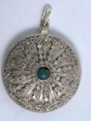 Großer Anhänger, 925er Silber, Israel, mitt mit grünem Edelstein besetzt, dieser defekt.
