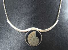 925er Silber Designer Collier mit Ammoniten-Anhänger. Handarbeit. Länge ca. 40 cm