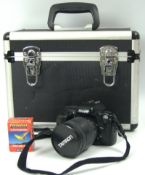 Nikon F50 Kamera mit diversem Zubehör im Koffer. Funktion nicht geprüft.