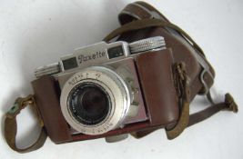 Braun Paxette Vintage Messsucherkamera mit brauner Ledertasche. Nicht auf Funktion geprüft!