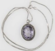 Jugendstil-Kette, gepunzt mit 925er Silber, Anhänger besetzt mit einem Amethyst und Saatperlen.