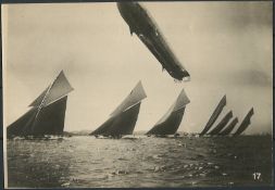 historische Ansichtskarte oder Fotografie des Zeppelin-Luftschiffs LZ11 "Viktoria Luise" 1912. Unten