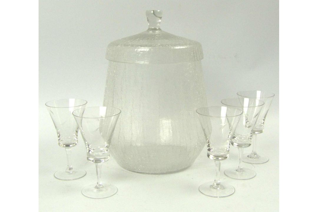 Lot Glas aus Auflösung, dabei 5 Weingläser sowie 1 Bowle