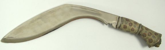 traditionelles Kukri Messer / Krumdolch. Typisch gebogene Klinge und verzierter Griff. Gesamtlänge