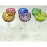 Lot farbige Bleikristall Weingläser, verschiedene Farben, insgesamt 6 Stück. Höhe ca. 21 cm