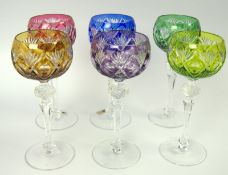 Lot farbige Bleikristall Weingläser, verschiedene Farben, insgesamt 6 Stück. Höhe ca. 21 cm