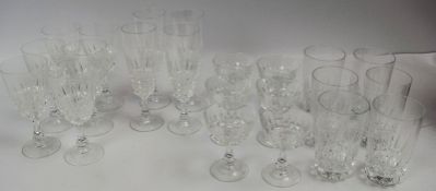 Lot Gläser, dabei 6 Wassergläser, 6 Weingläser, 6 Likörgläser sowie 4 Sektgläser. Gleiche Serie,