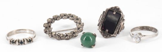 kleines Lot 800er Silber, dabei 3 Ringe, 1 Anhänger sowie 1 Brosche.