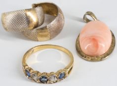 kleines Lot Schmuck, dabei 1 Ringe, 1 Anhänger sowie 1 paar Ohrringe. 800er Silber vergoldet.