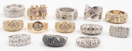 ausgefallenes Lot Modeschmuck Ringe aus Sammlung.