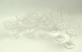 Lot Kristallgläser aus Auflösung mit Diamantschliff Design, dabei 4 Sektflöten, 5 Champagnerschalen,