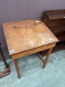 Traditional style lift top school desk