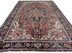 ANTIQUE PERSIAN HERIZ CARPET.