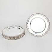 A SET OF TEN SILVER-PLATED ELKINGTON & CO DINNER PLATES. (10).