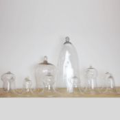 A COLLECTION OF EIGHTEEN GLASS DOME CLOCHES (18).