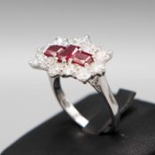A PLATINUM RUBY AND DIAMOND CLUSTER RING.