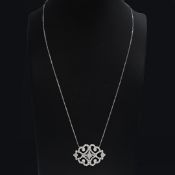 AN 18CT WHITE GOLD DIAMOND SET PENDANT NECKLACE.
