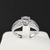 A 9CT WHITE GOLD DIAMOND CLUSTER RING.