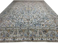 FINE PERSIAN ESPHAHAN CARPET.