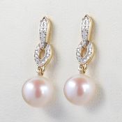 A PAIR OF 9CT GOLD ART DECO STYLE PEARL AND DIAMOND DROPLET EARRINGS.