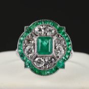 A PLATINUM ART DECO STYLE EMERALD AND DIAMOND DRESS RING.
