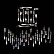 A SET OF TWENTY THREE GEORGE ALDWINCKLE VICTORIAN SILVER FORKS. (QTY).