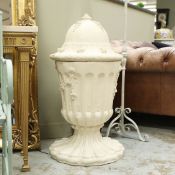 A PAIR OF ROMAN STYLE URNS AND COVERS.