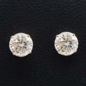A PAIR OF 14CT GOLD DIAMOND STUD EARRINGS.