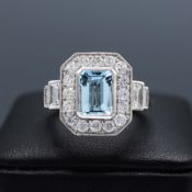 AN ART DECO STYLE PLATINUM AND AQUAMARINE RING.