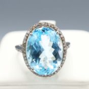 A SILVER BLUE TOPAZ AND DIAMOND CLUSTER RING.