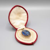 A YELLOW METAL LABRADORITE CAMEO PENDANT.