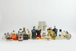 A COLLECTION OF ASSORTED PERFUME BOTTLES.