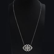 AN 18CT WHITE GOLD DIAMOND SET PENDANT NECKLACE.