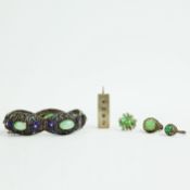 A COLLECTION OF SILVER JEWELLERY.