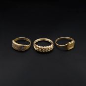 THREE GOLD RINGS. (3).