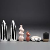 A COLLECTION OF VARIOUS CERAMIC VESSELS. (6).
