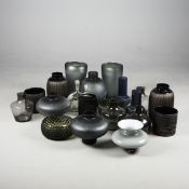A COLLECTION OF VARIOUS GLASS VESSELS. (21).