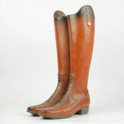 FAUX RIDING BOOTS FORM STICK STAND.
