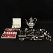 AN ELKINGTON SILVER PLATED TEA POT AND QUANTITY OF SILVER AND PLATE. (QTY)