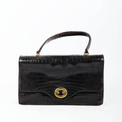 A HERMES BLACK LEATHER HANDBAG.