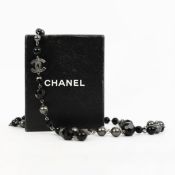 CHANEL. SAUTOIR NECKLACE.