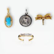 A COLLECTION OF ASSORTED GOLD JEWELLERY.