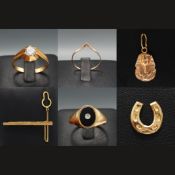 A COLLECTION OF ASSORTED GOLD.