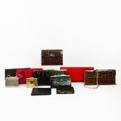 A COLLECTION OF ASSORTED HANDBAGS AND PURSES.