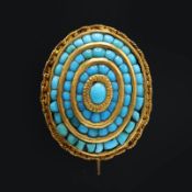 A GEORGE III YELLOW METAL AND TURQUOISE BROOCH.